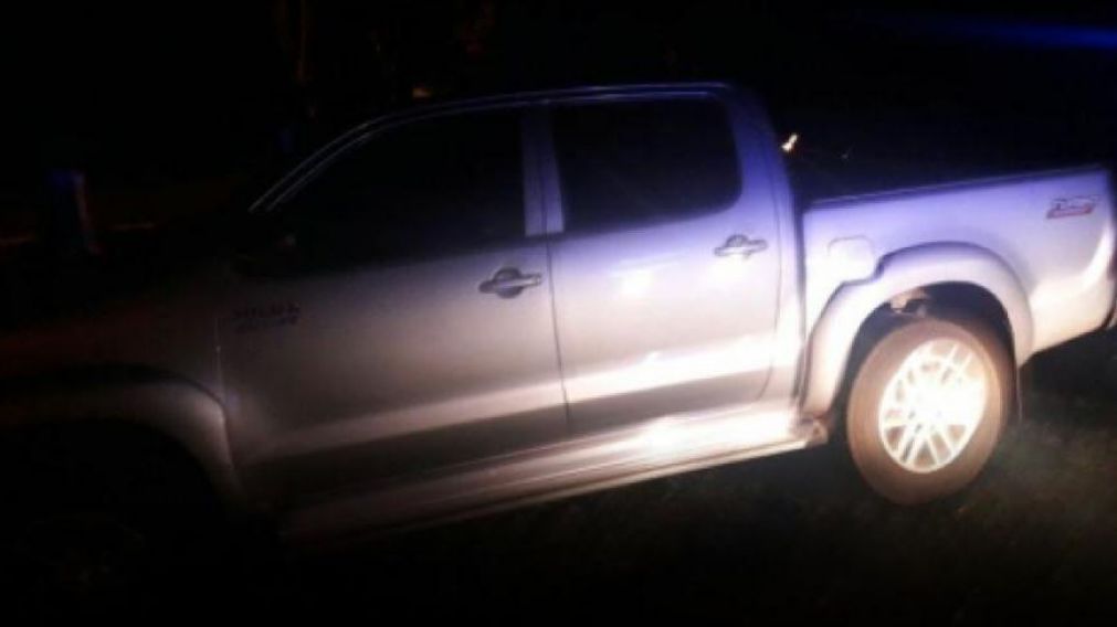La camioneta del padre de familia sufri� varios da�os.
