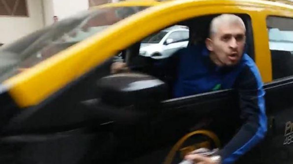 El taxista fue denunciado ante la Defensoría de la Ciudad. (Captura).