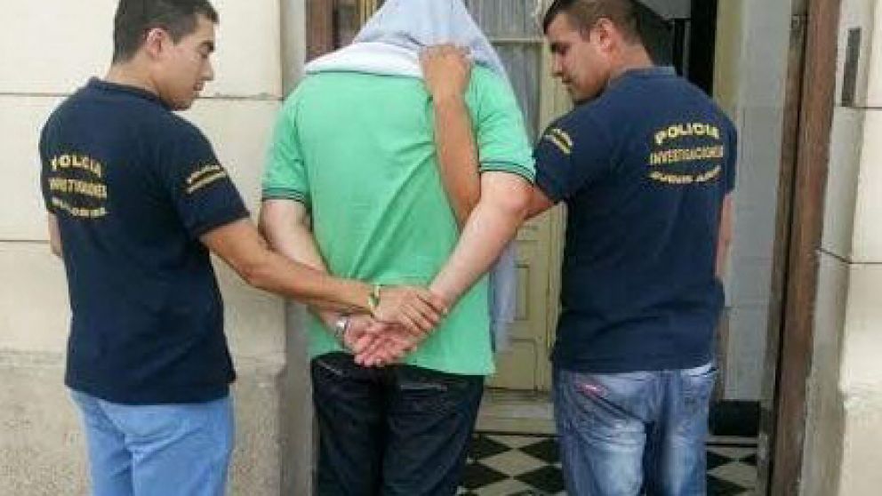 La hiena mató a su esposa y a dos inocentes nenitos de tres y un año.