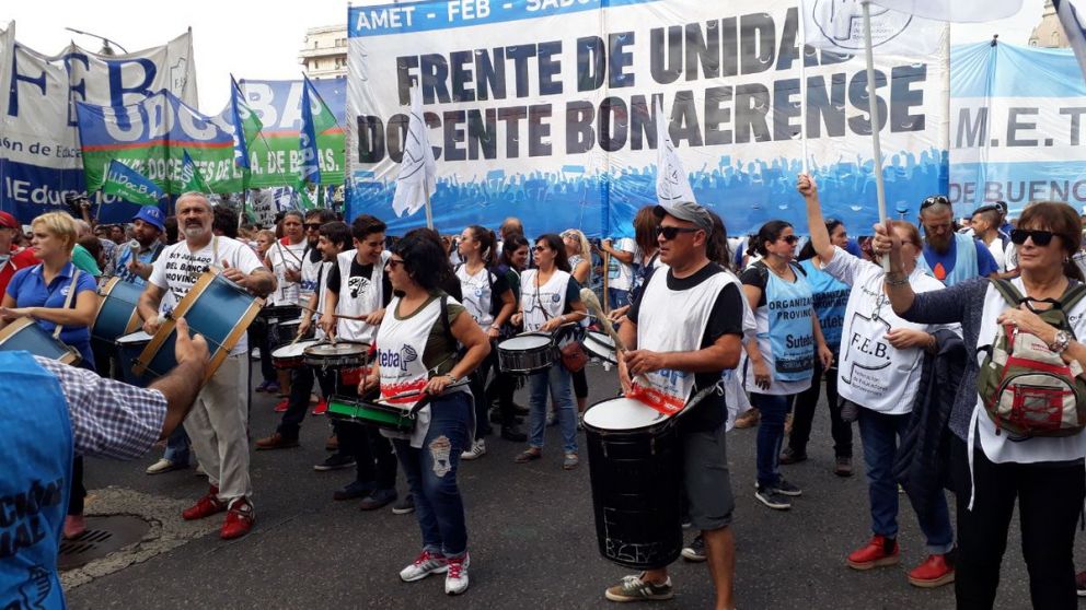 FEB, Suteba y Udocba confirmaron que paran y marchan a Plaza de Mayo.
