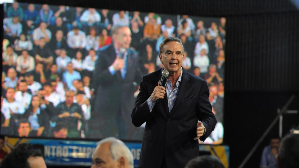 El senador por Río Negro repartió cuestionamientos.