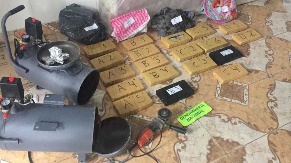 Amoladoras y paquetes con cocían, elementos secuestrados en los 19 allanamientos