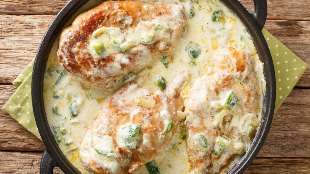 Delicioso pollo a la crema con cebollita: una receta irresistible