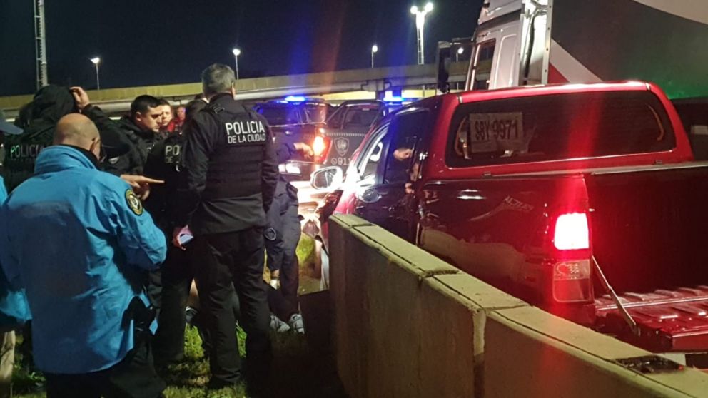 Persecución a los tiros, choque y un detenido en autopista porteña (Gentileza Policía de la Ciudad).