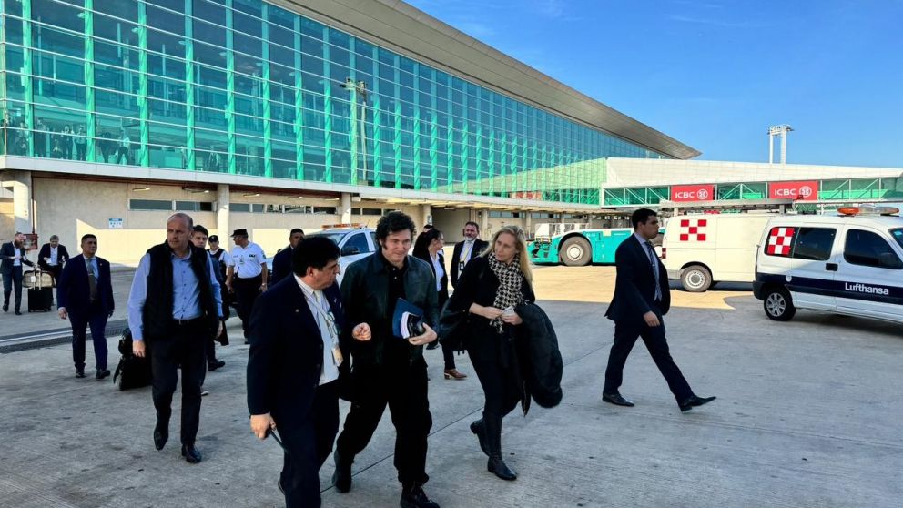 Milei viaja hacia Davos para participar del Foro Económico