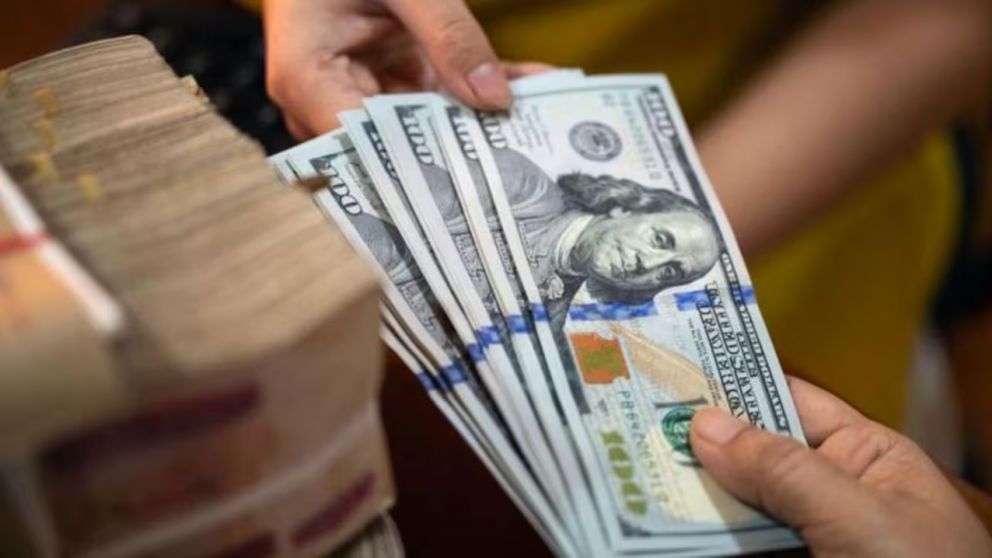 El dólar comenzó el mes con tendencia al alza.