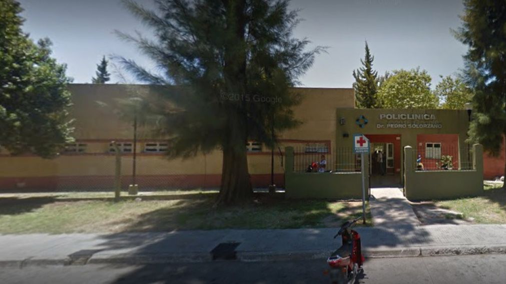 A este policlinico arribó con vida la víctima, pero no pudieron salvarlo.