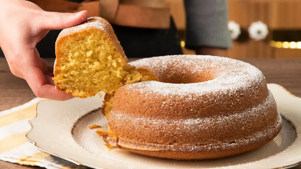 El budín de naranja puede preparse en licuadora en sencillos pasos.