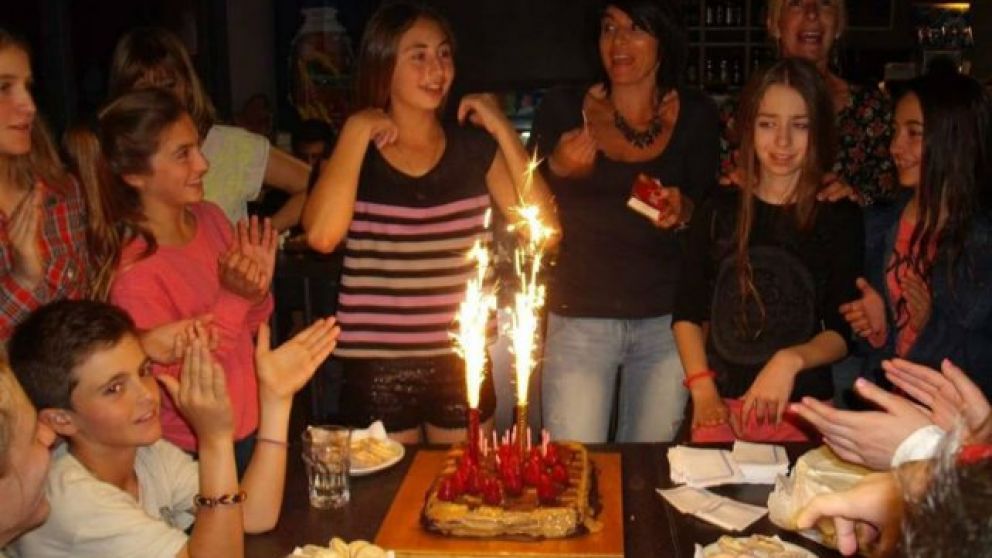 Constanza festejó sus 17 años con sus amigos; horas después, falleció.