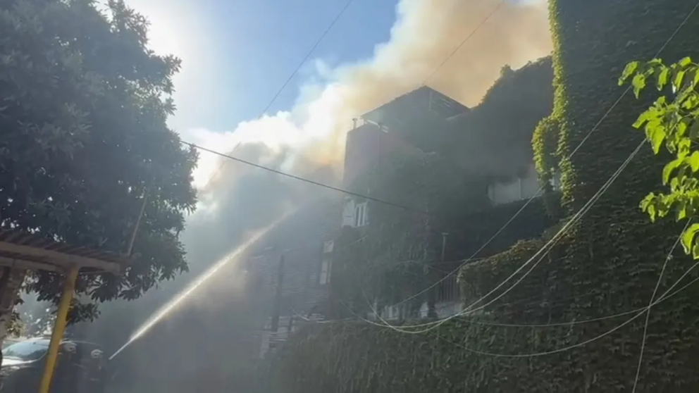 Se incendia un conventillo a pocos metros de la cancha de Boca: hay evacuados y heridos