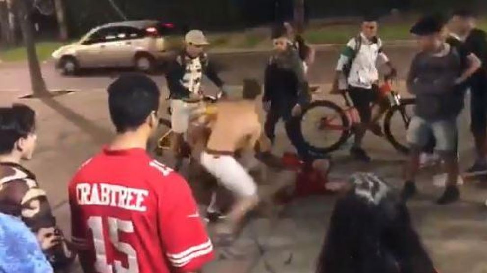Revelaron como son las peleas entre los adolescentes. (Captura).