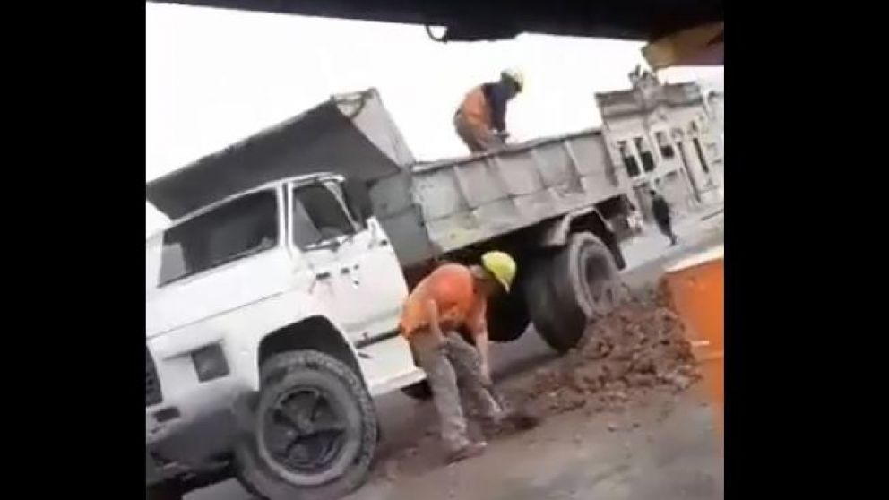 Un conductor filmó la extraña secuencia.