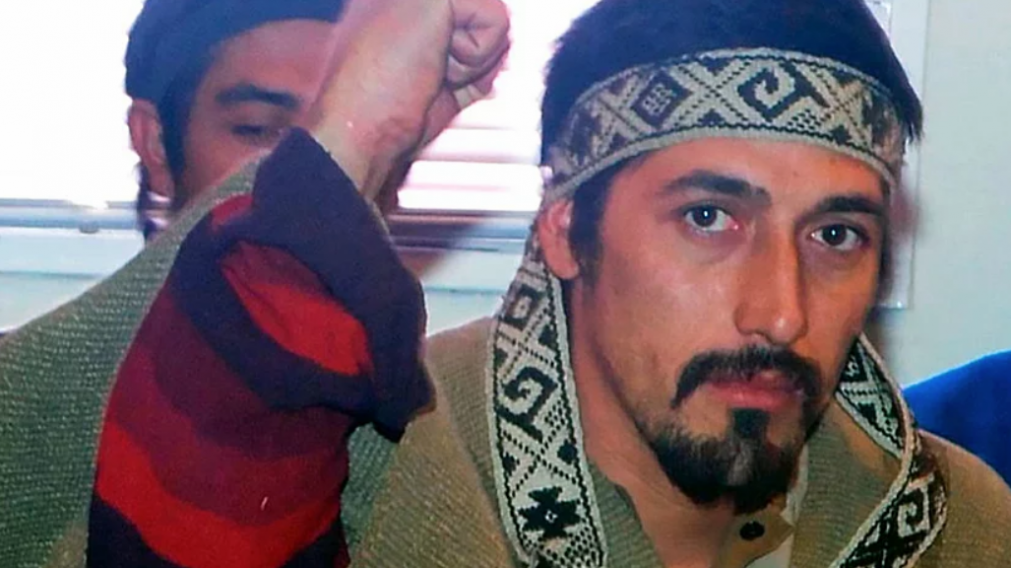 El líder mapuche está acusado de tenencia de armas y de incendiar un lugar habitado.