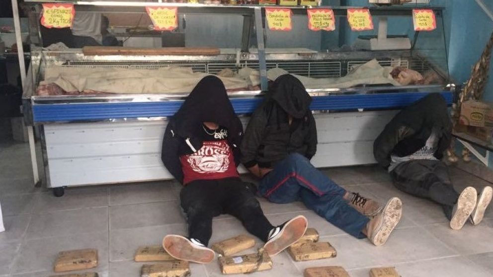 Los cuatro detenidos son de nacionalidad paraguaya y utilizaban el local para distribuir droga.