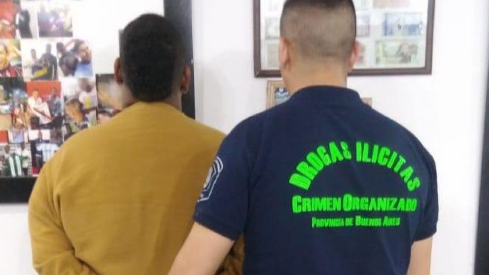 El colombiano le cortaba el pelo a jugadores, barras y también vendía droga.