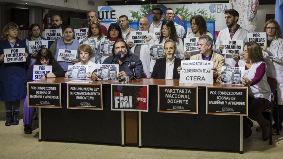 Baradel (Suteba) y López (UTE) en conferencia de prensa.
