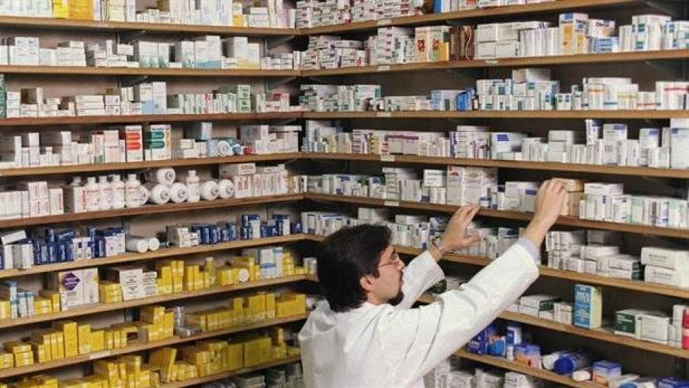 Finalmente las farmacias seguirán atendiendo a los afiliados.