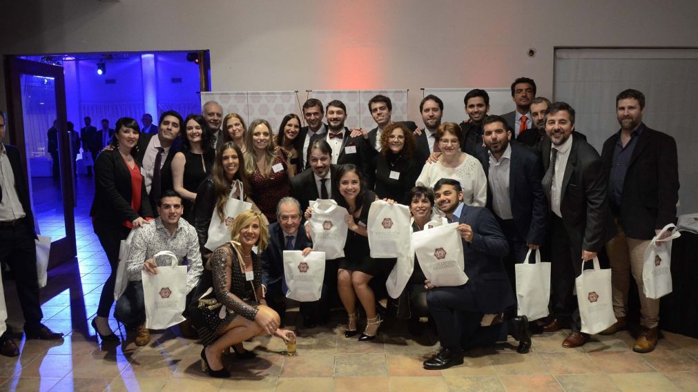 Parte del equipo de profesionales que forman la flamante empresa aseguradora (Fotos de Fernando Pérez Ré - Crónica).