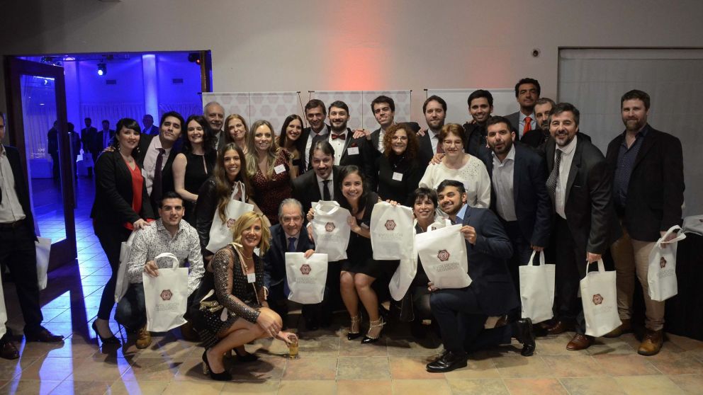 Parte del equipo de profesionales que forman la flamante empresa aseguradora (Fotos de Fernando Pérez Ré - Crónica).