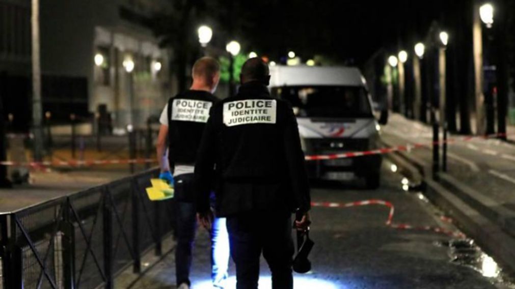 El agresor estaba armado con una barra de hierro y una arma blanca.