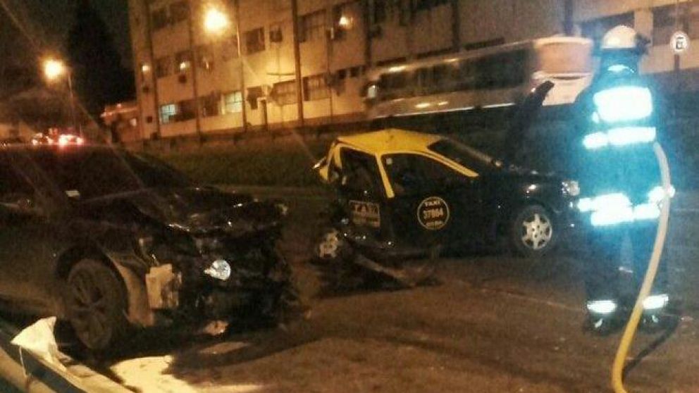 Así quedaron los dos vehículos tras el choque.