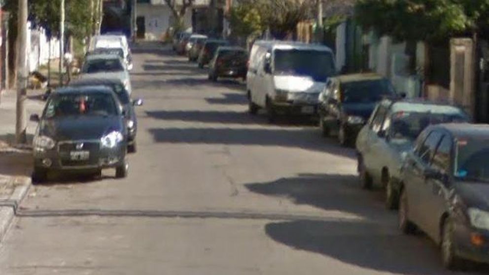 El macabro hecho fue descubierto en este vecindario, en el oeste del conurbano bonaerense.