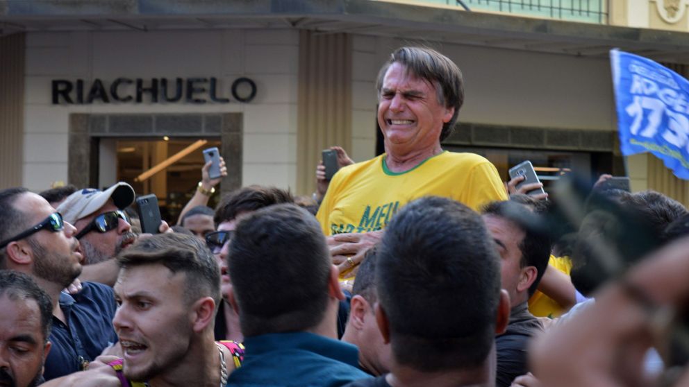 Jair Bolsonaro, durante un acto de campaña antes de ser atacado. (AFP)