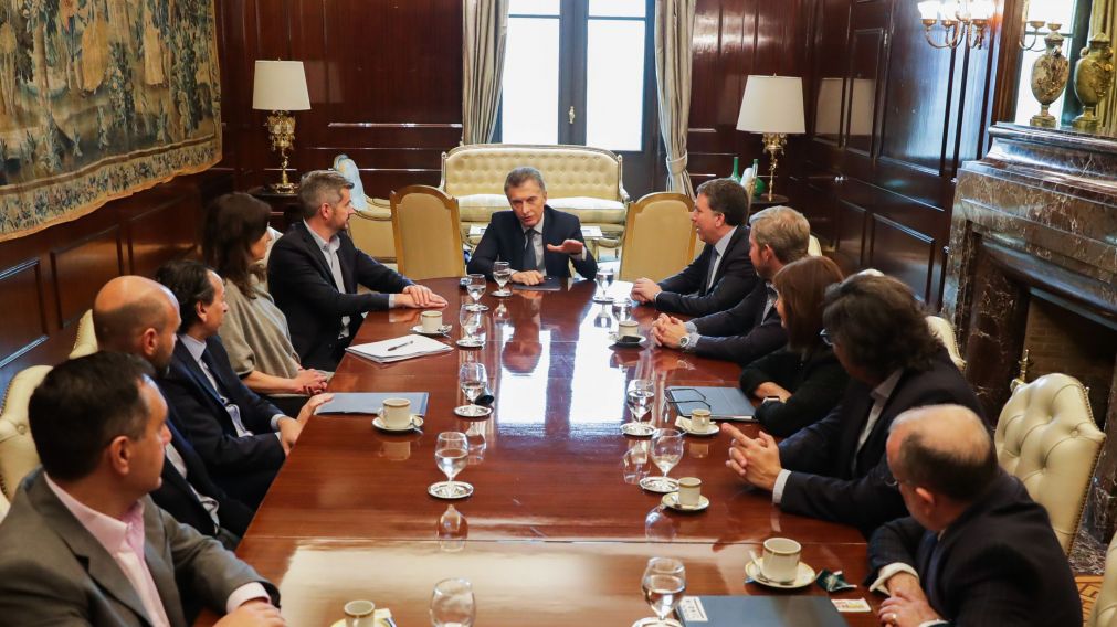 El presidente reunido con los Ministros y Secretarios.