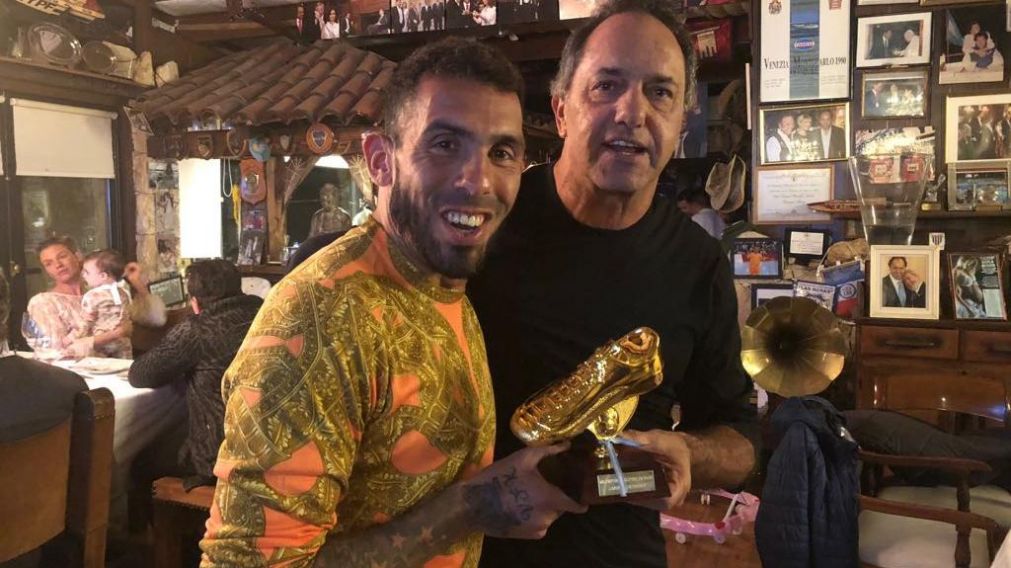 Tevez y Scioli juntos.