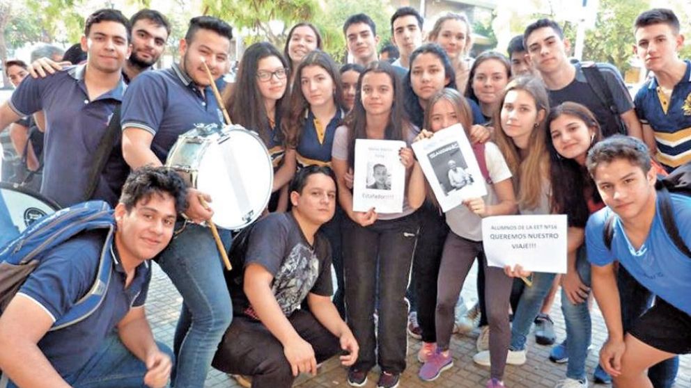 Los chicos todos los días para hacer visible su reclamo.