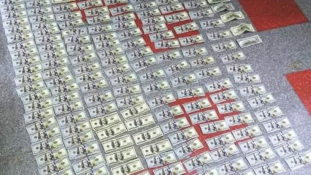 Parte de los dólares secuestrados.