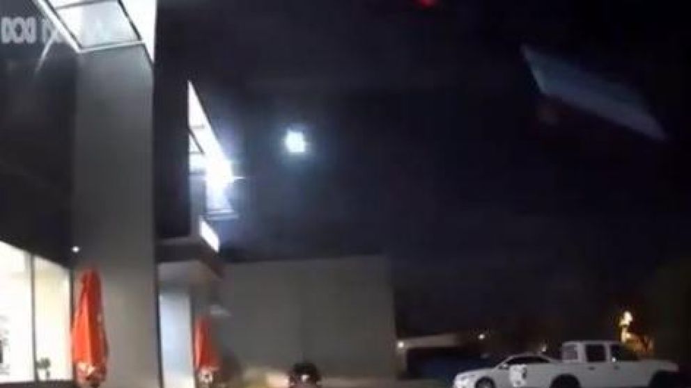 Así se vio el fenómeno desde la calle. (Captura).