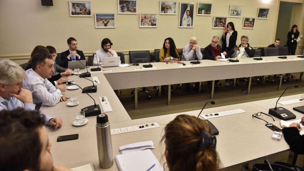 La reunión de este miércoles en la cartera educativa no acercó posiciones.