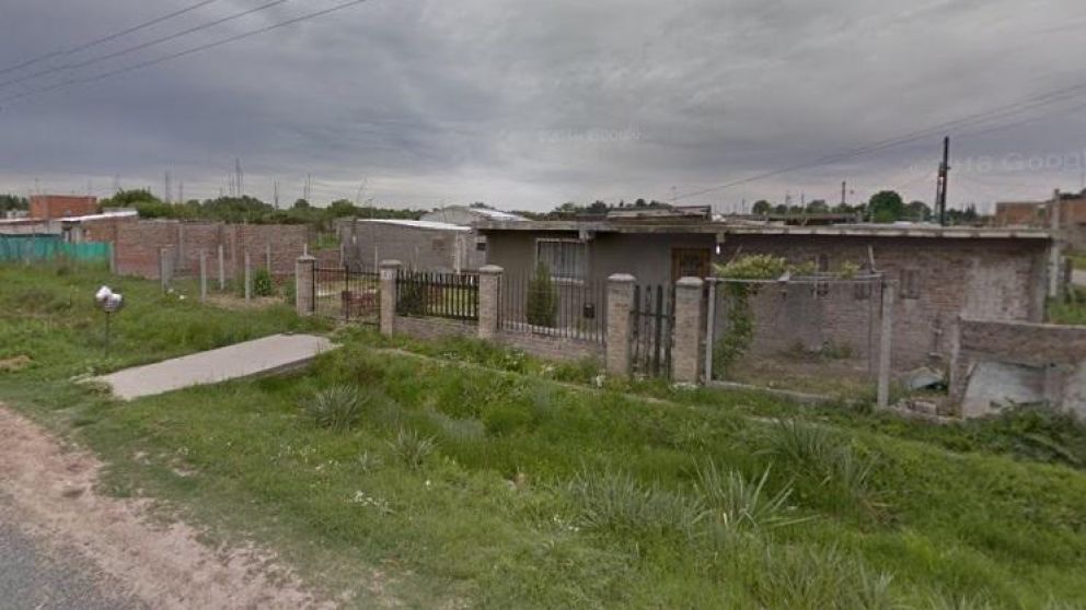 Fue a buscar a su hermanito al colegio, la secuestraron y la violaron entre dos