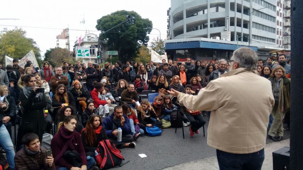 Los docentes organizaron clases públicas.