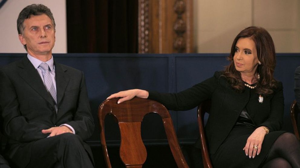 Macri y Cristina, siempre en el centro de la escena.