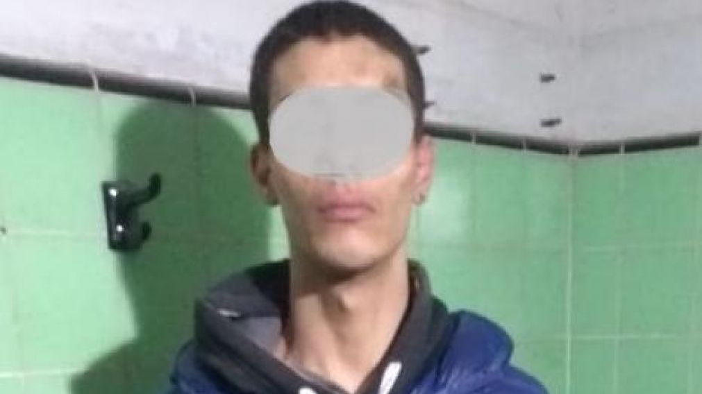 Este es el dealer detenido tras esconderse en una casa de Esteban Echeverría.