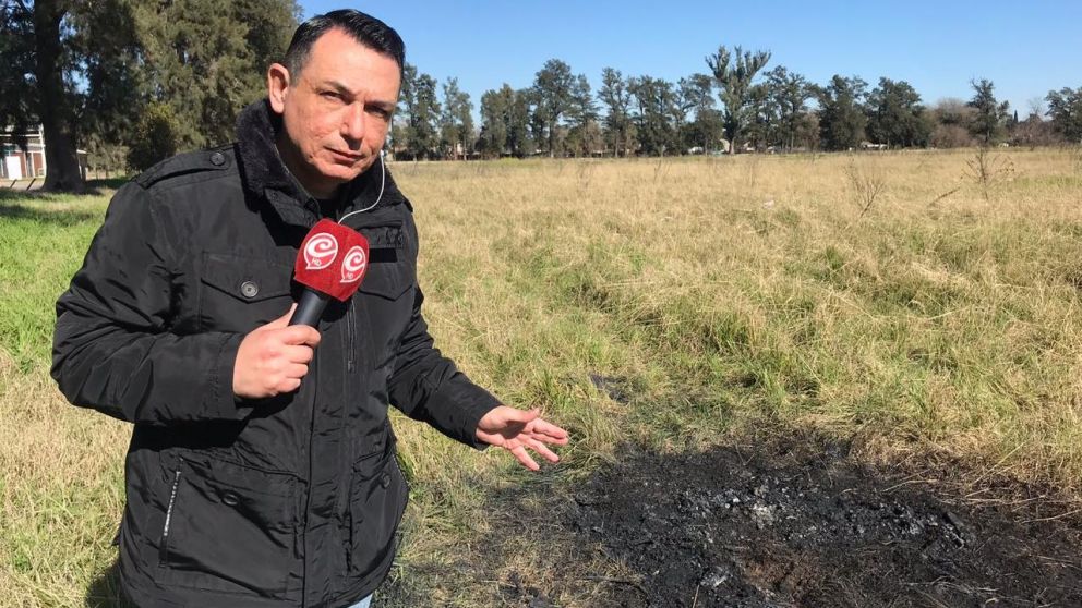 El cronista Diego Ricciardi, en el lugar de los hechos.