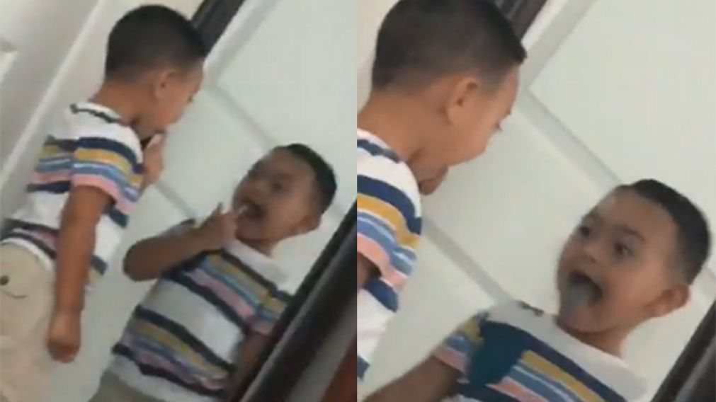 Nene se miraba al espejo y ocurrió algo terrorífico