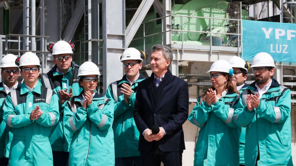 El Presidente durante la inauguración de la planta de YPF.