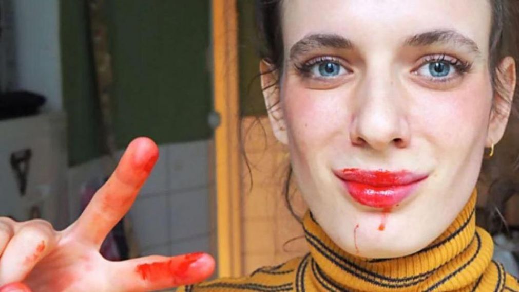 A lo Dr�cula, Gwen no le hizo asco a la sangre.