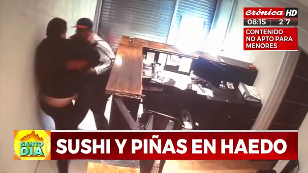 El empleado decidió hacer justicia por mano propia (Captura de video).