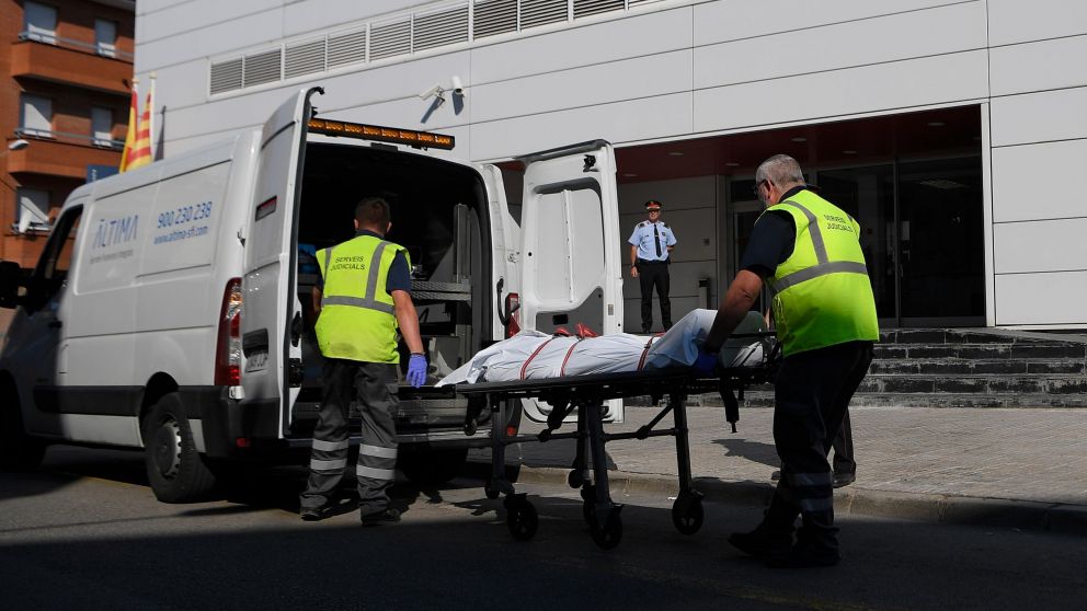 El equipo forense retiró el cuerpo del atacante. (AFP).
