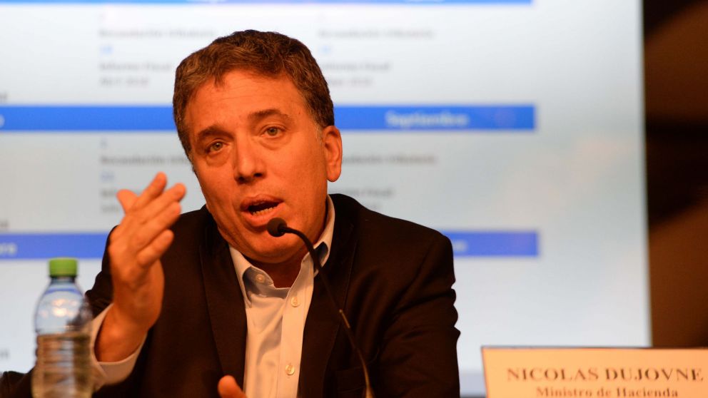 Nicolás Dujovne afirmó que lo que importa es cumplirle al FMI.