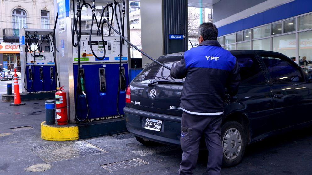 YPF se adelantó al resto del mercado y ajustó los combustibles.