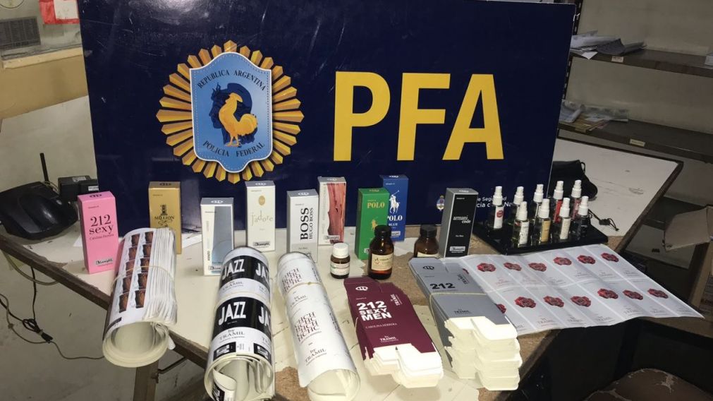 Se decomisaron m�s de 1500 cajas de fragancias truchas.