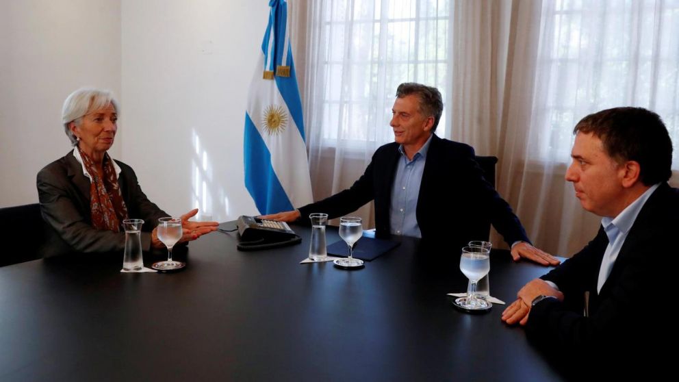 El gobierno, complicado con las metas prometidas al FMI.