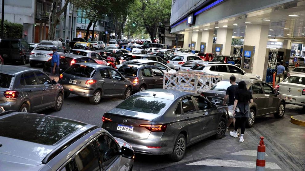 LA SUBA DEL IMPUESTO A LOS COMBUSTIBLES SE APLICARÁ A PARTIR DEL PRÓXIMO LUNES.