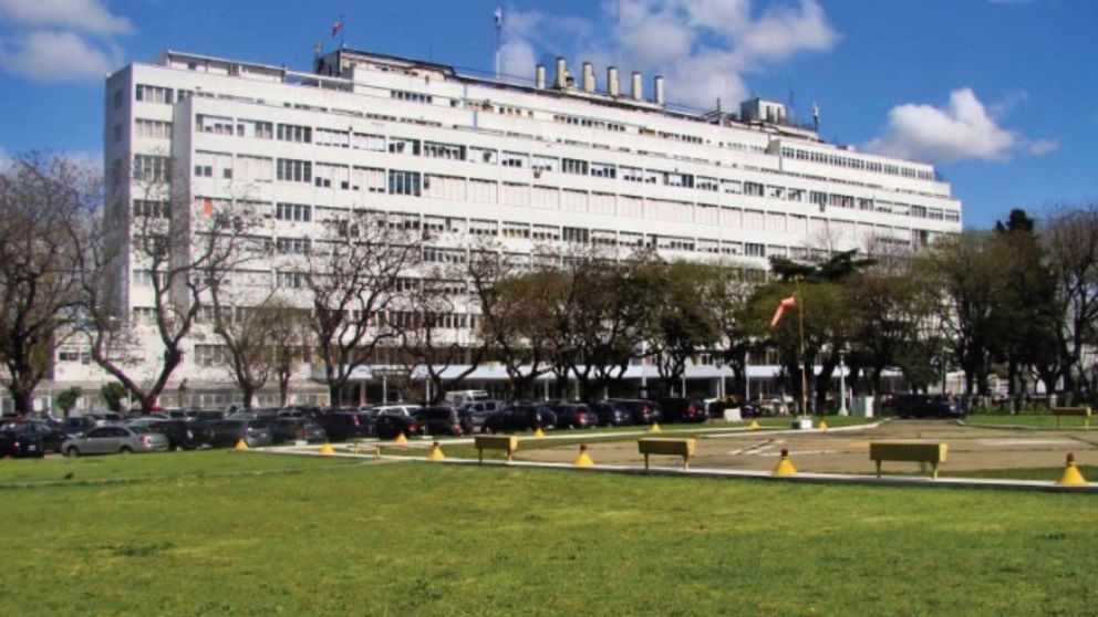 La víctima debió ser hospitalizada tras el ataque de los individuos.