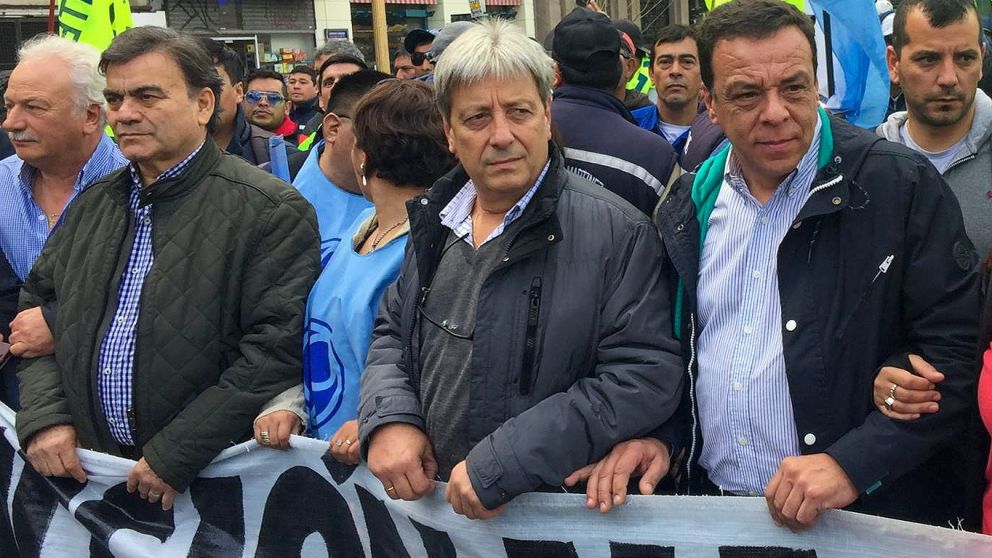 EL SECRETARIO GENERAL ABEL FURLÁN (CENTRO) INTENTA ACERCAR POSICIONES CON LAS CÁMARAS EMPRESARIALES.